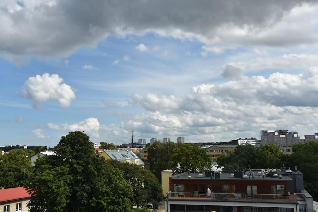 Kahe Magamistoaga Ja Suure Elutoaga 3-Toaline Korter Vaatega Tallinna Aerikeskusele Exteriör bild